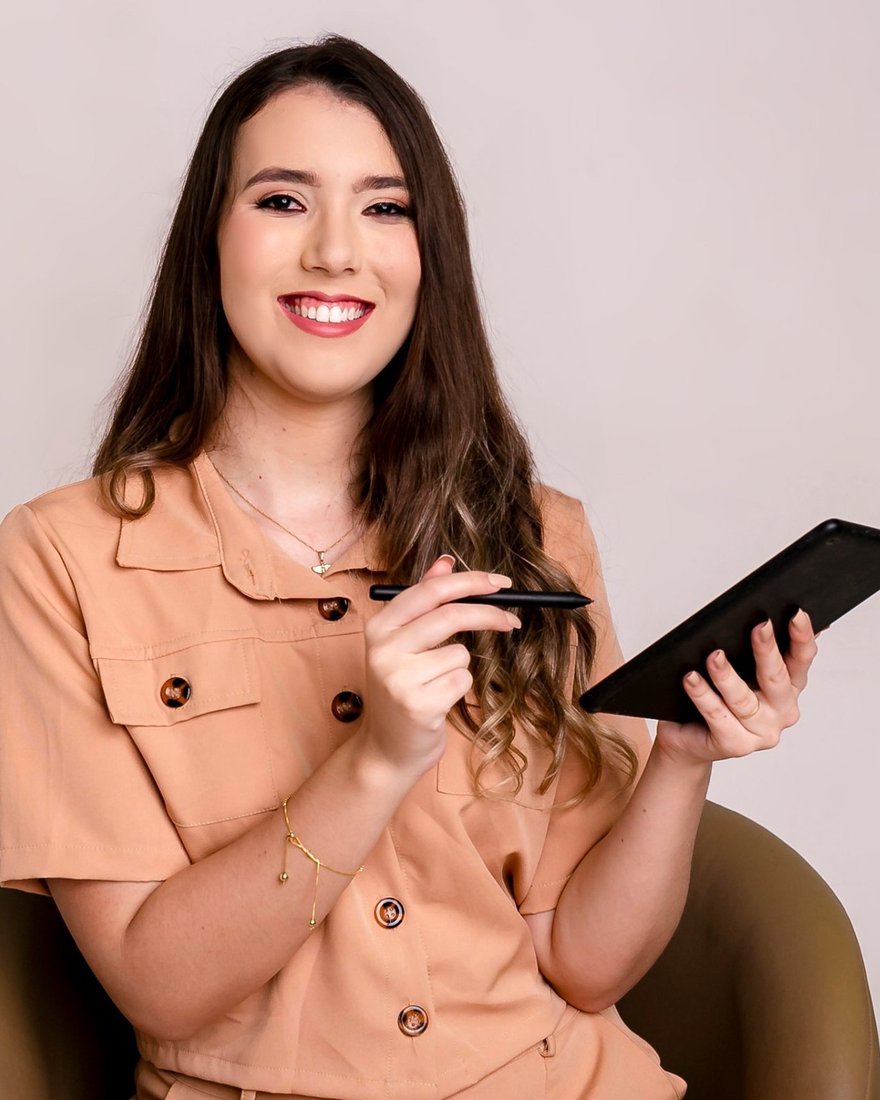 Profª Larissa Guimarães